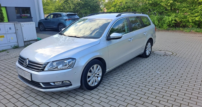 Volkswagen Passat cena 36900 przebieg: 197000, rok produkcji 2012 z Swarzędz małe 277